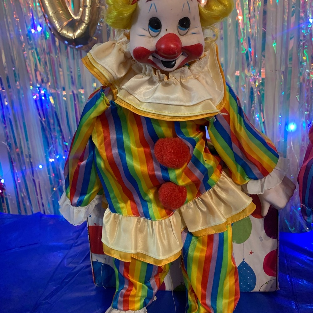 3 porcelain posable clowns - Picture 2 of 5